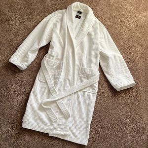 Members Mark size S/M.  Like new.  Two nice sized pockets, corded-waffle design.